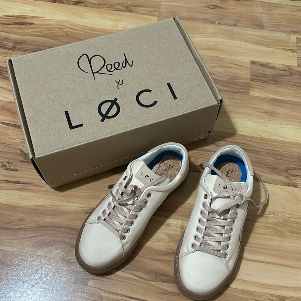 Brand new Loci low top beige sneakers